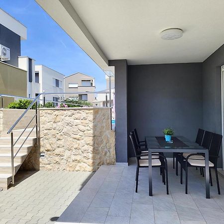 Villa Lumada Pool Apartments 诺瓦利娅 外观 照片