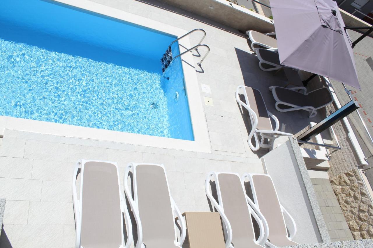 Villa Lumada Pool Apartments 诺瓦利娅 外观 照片