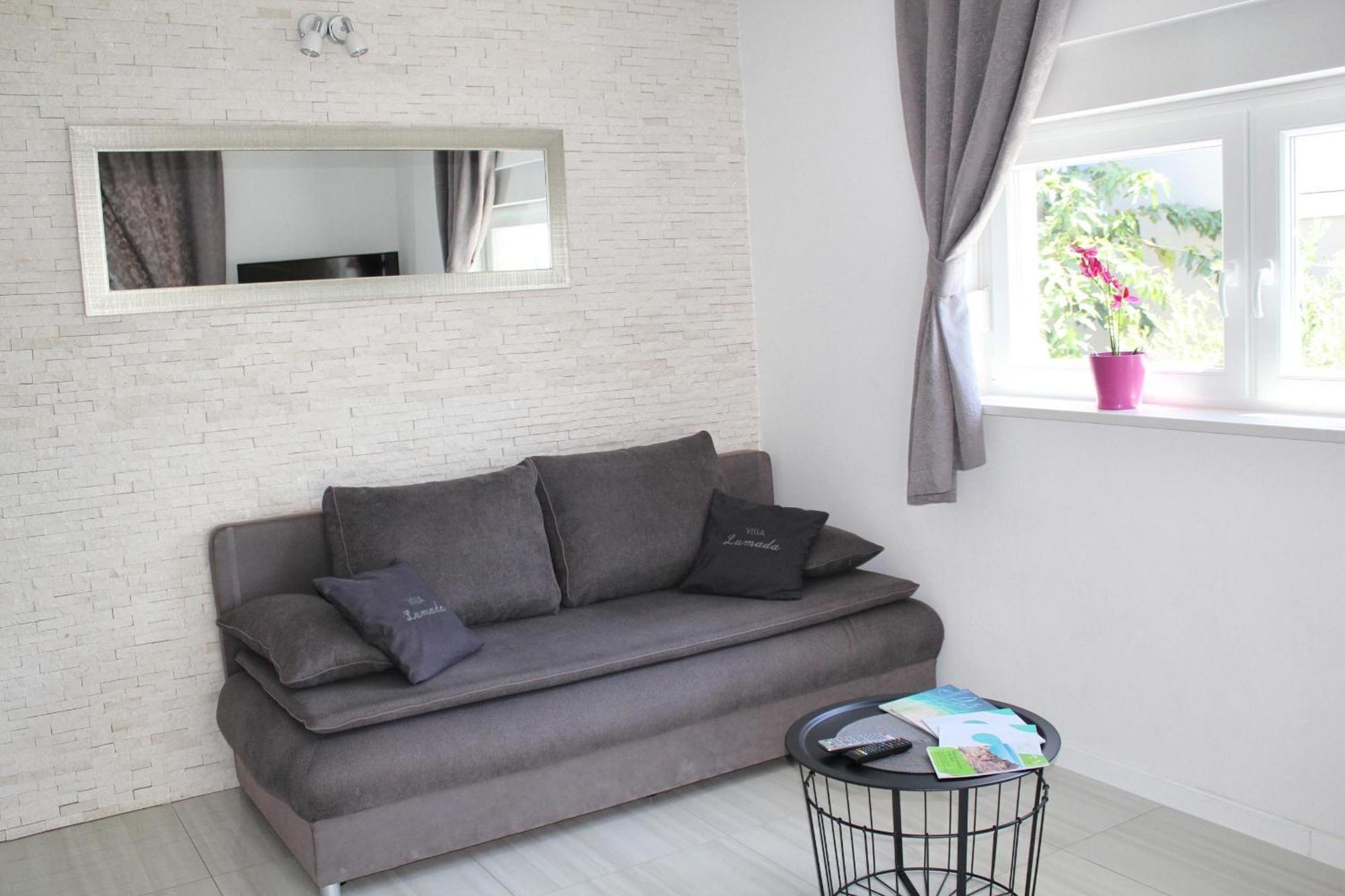 Villa Lumada Pool Apartments 诺瓦利娅 外观 照片