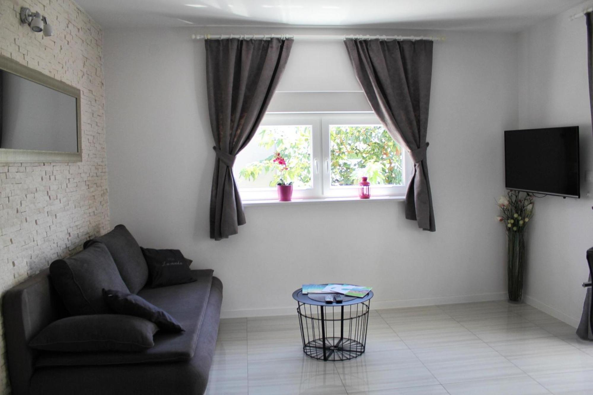 Villa Lumada Pool Apartments 诺瓦利娅 外观 照片