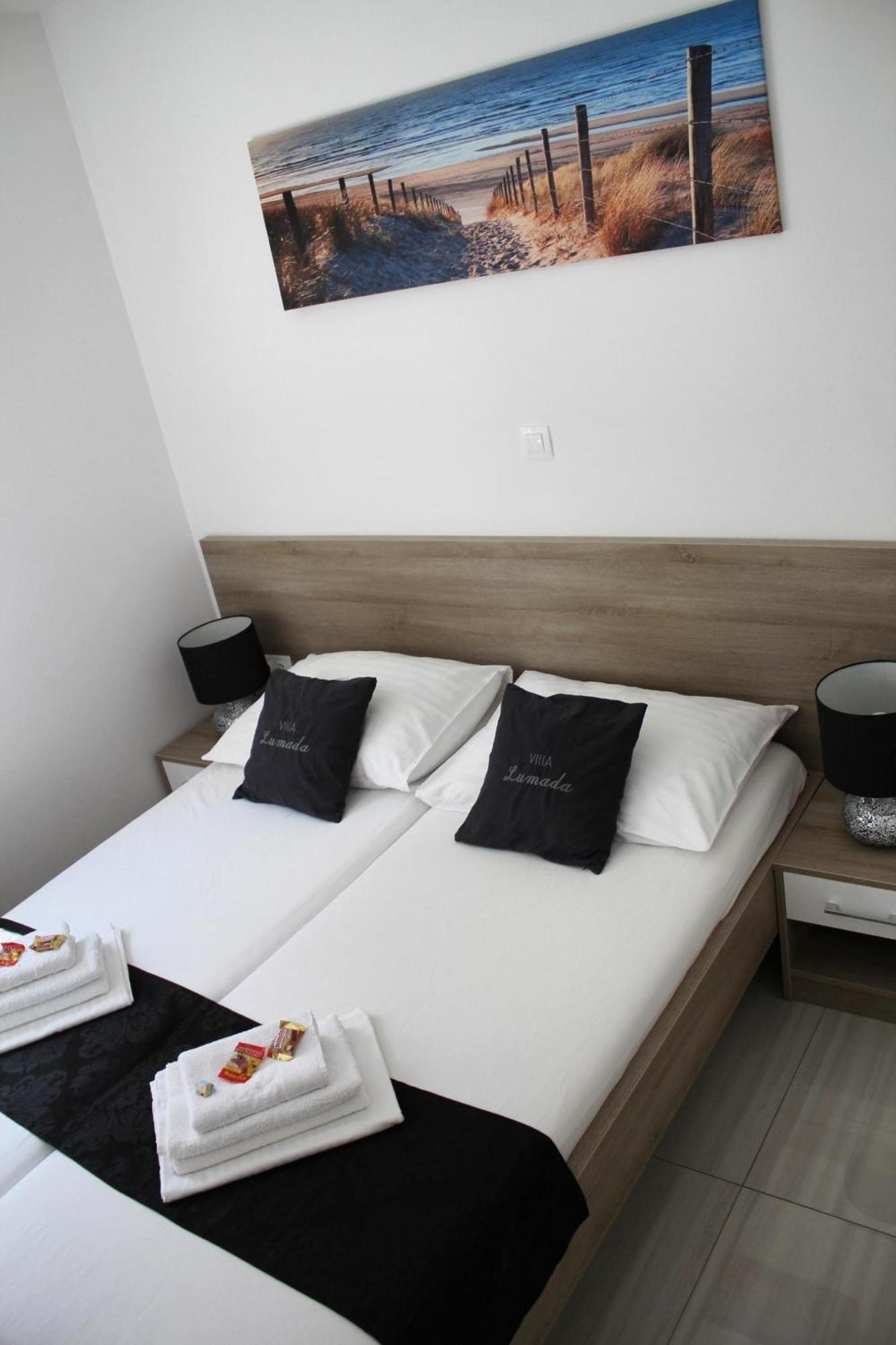 Villa Lumada Pool Apartments 诺瓦利娅 外观 照片