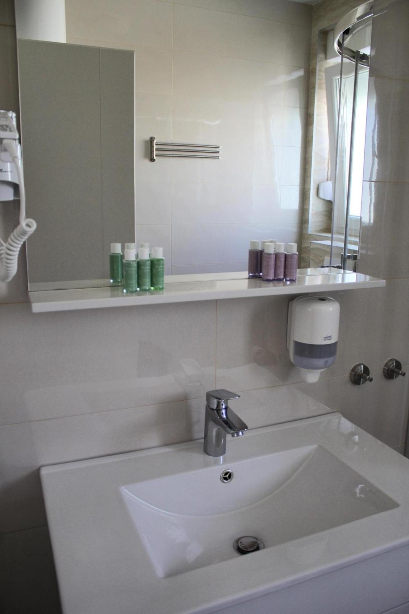 Villa Lumada Pool Apartments 诺瓦利娅 外观 照片