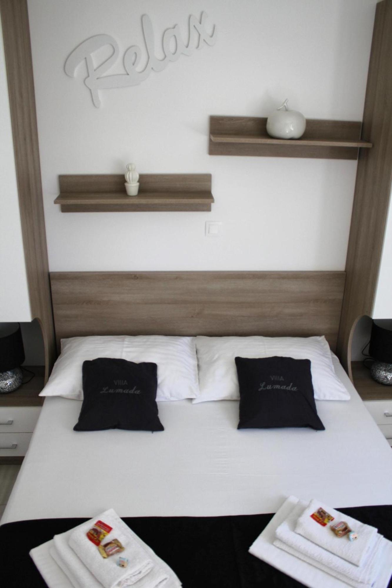 Villa Lumada Pool Apartments 诺瓦利娅 外观 照片