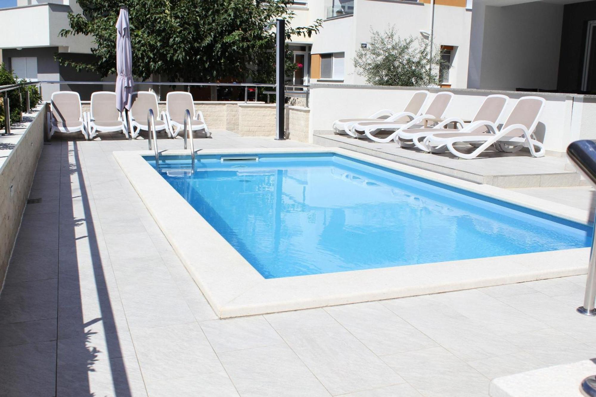 Villa Lumada Pool Apartments 诺瓦利娅 外观 照片