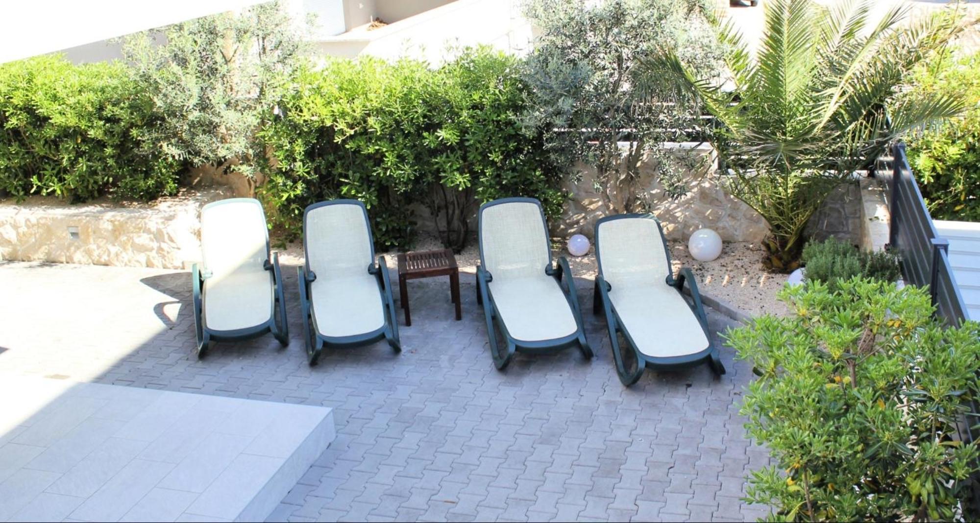 Villa Lumada Pool Apartments 诺瓦利娅 外观 照片