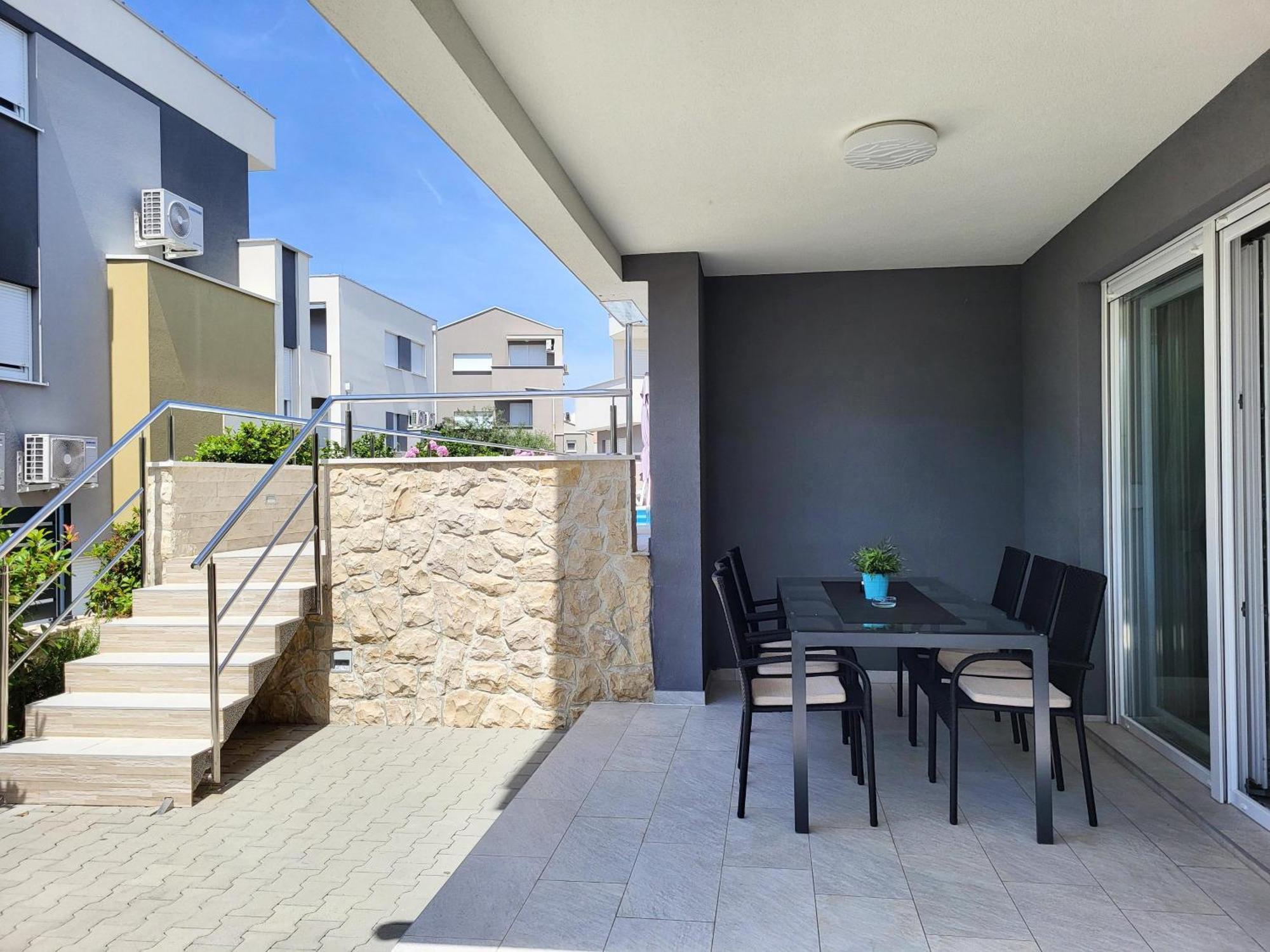 Villa Lumada Pool Apartments 诺瓦利娅 外观 照片