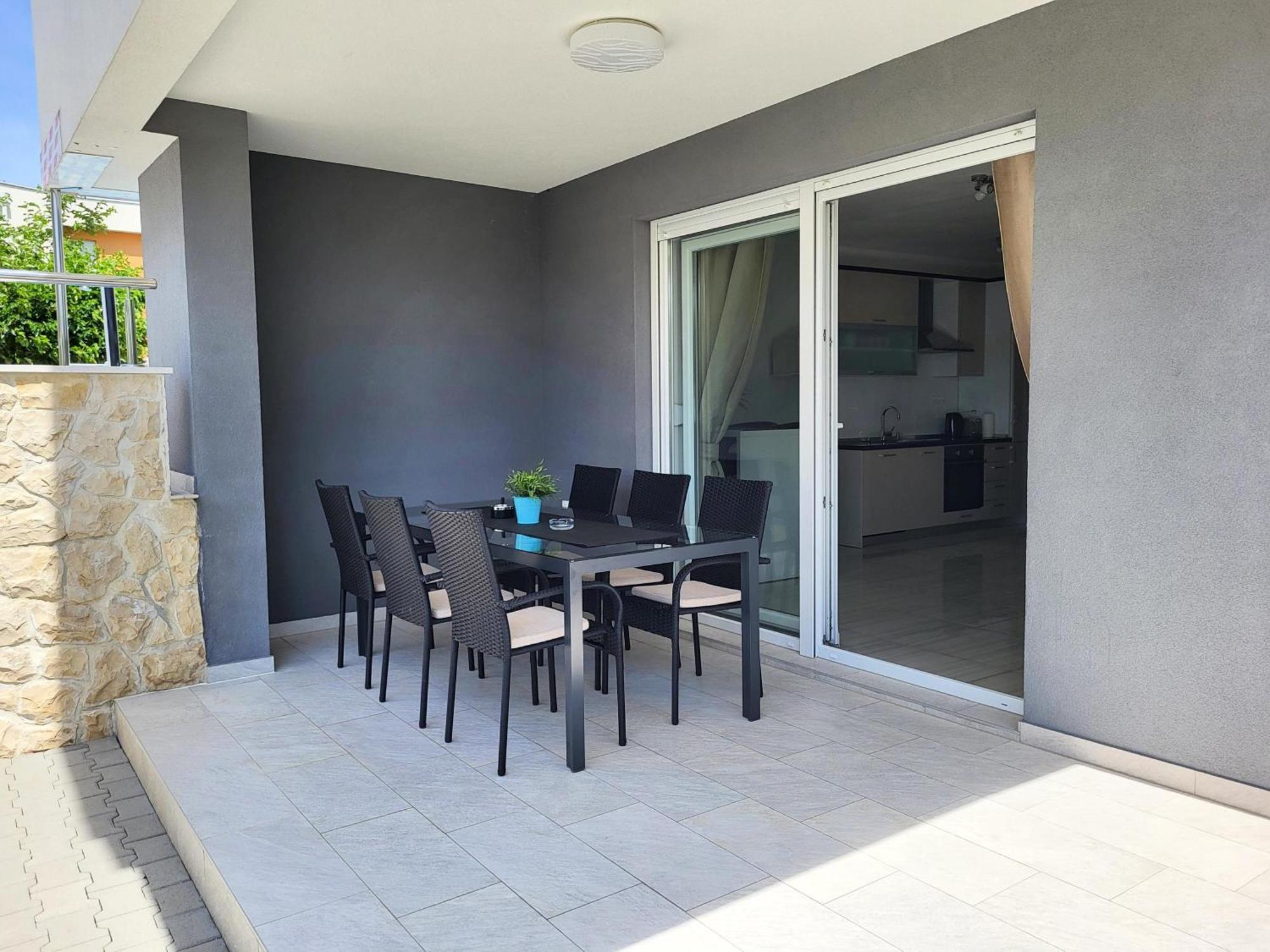 Villa Lumada Pool Apartments 诺瓦利娅 外观 照片
