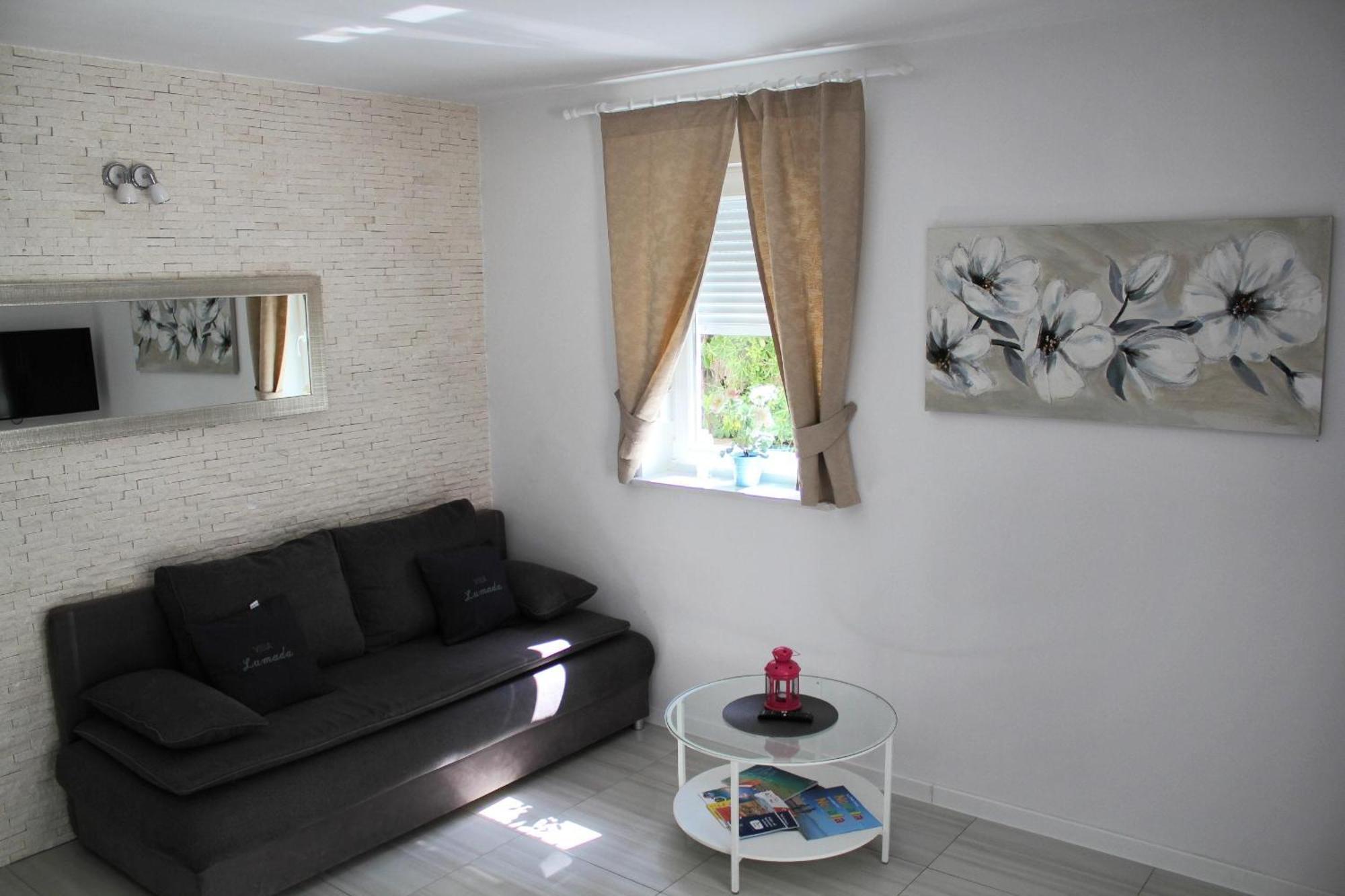 Villa Lumada Pool Apartments 诺瓦利娅 外观 照片