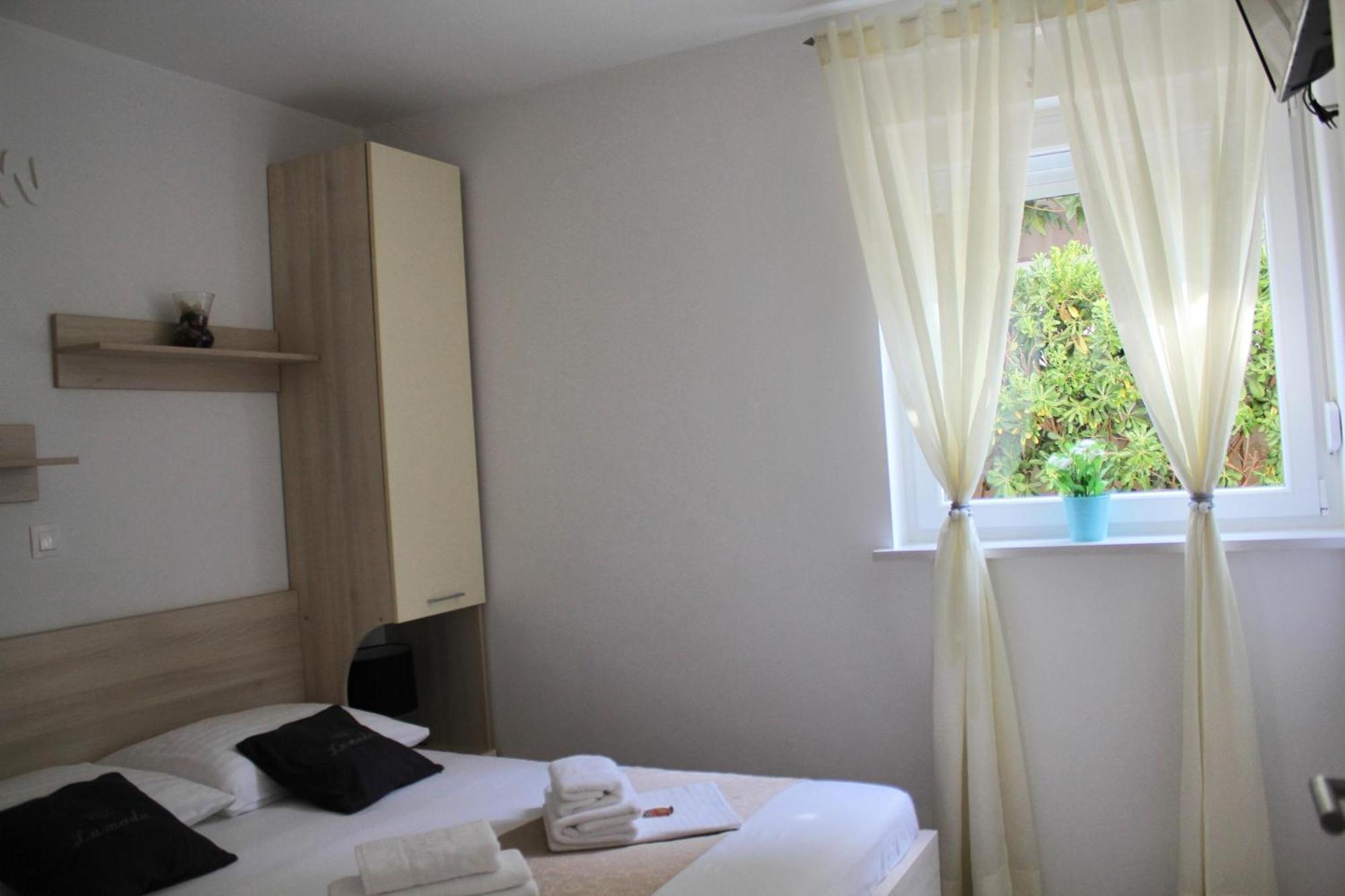 Villa Lumada Pool Apartments 诺瓦利娅 外观 照片